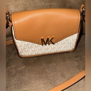 Michael Kors Sylvia Signature Small Messenger Bag